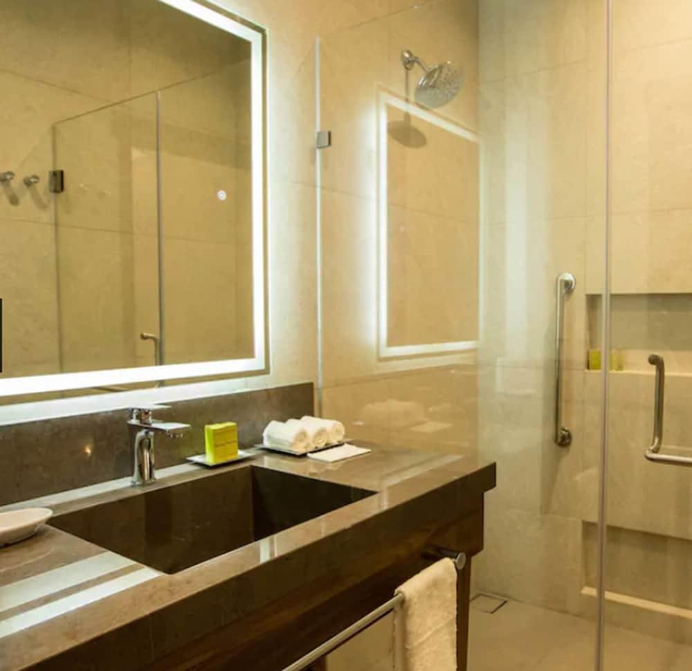 Hilton Garden Inn Monterrey Obispado Экстерьер фото