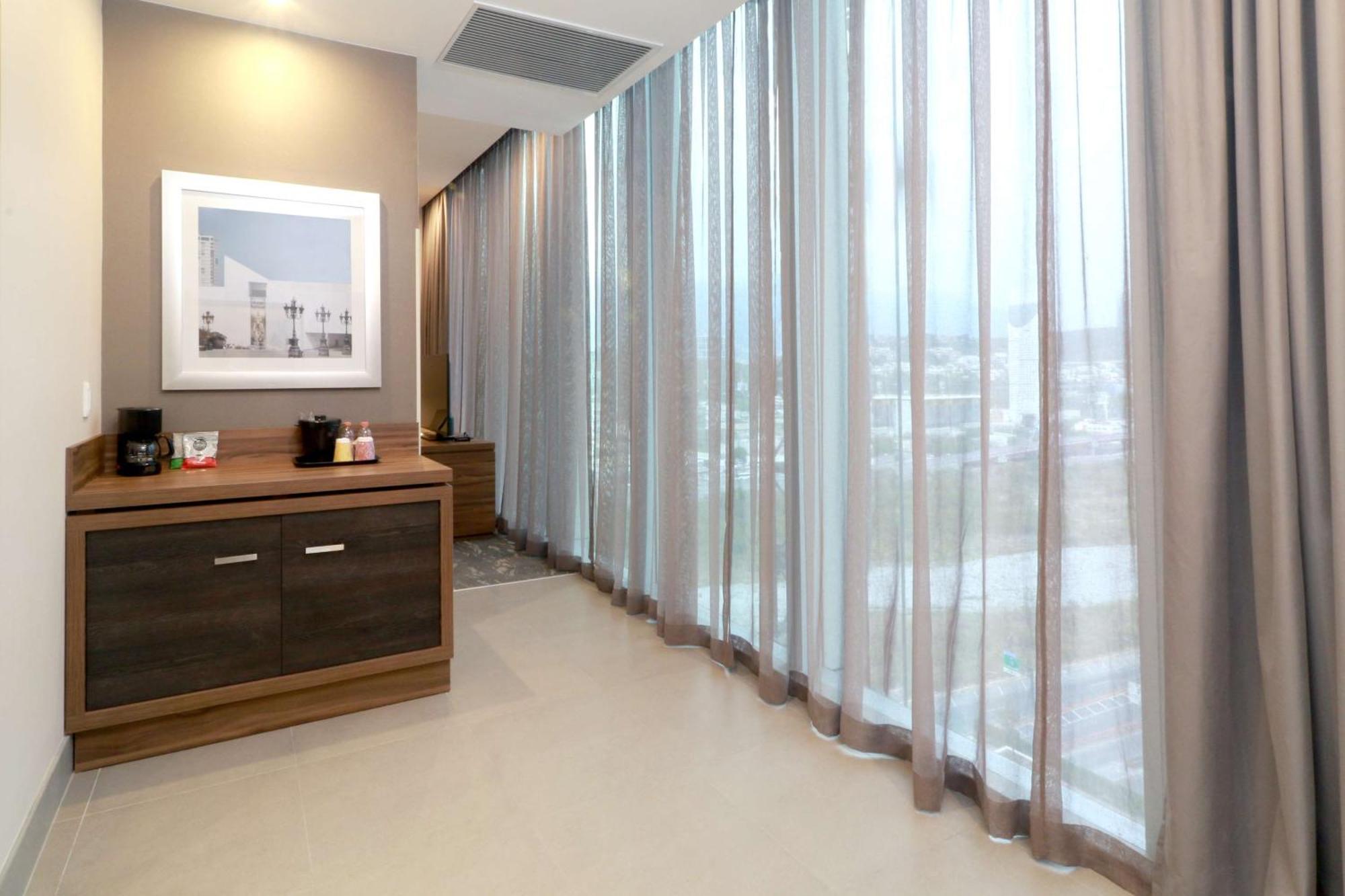 Hilton Garden Inn Monterrey Obispado Экстерьер фото