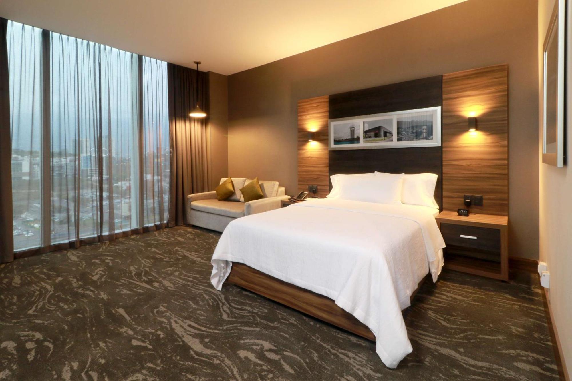 Hilton Garden Inn Monterrey Obispado Экстерьер фото