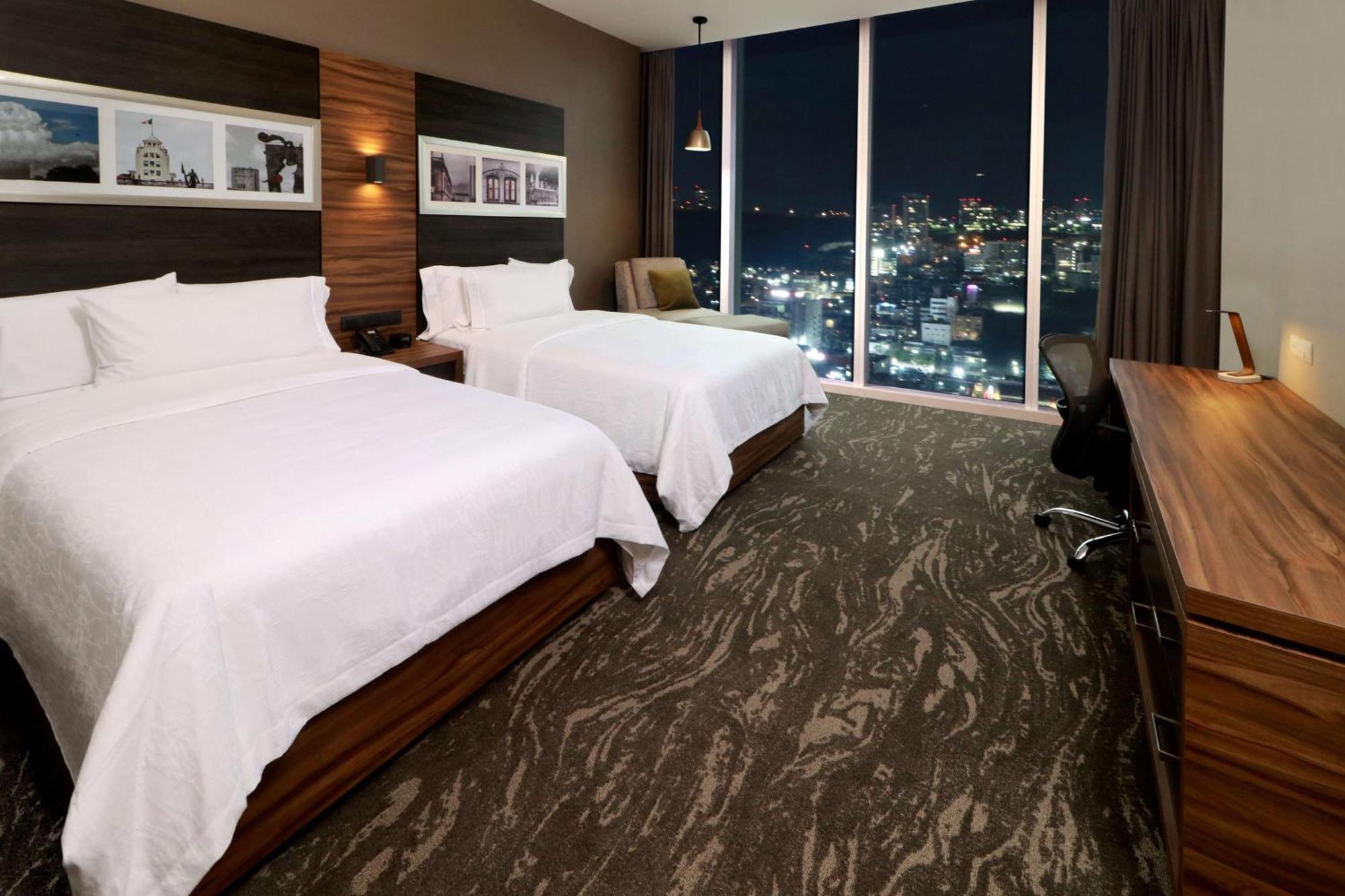 Hilton Garden Inn Monterrey Obispado Экстерьер фото