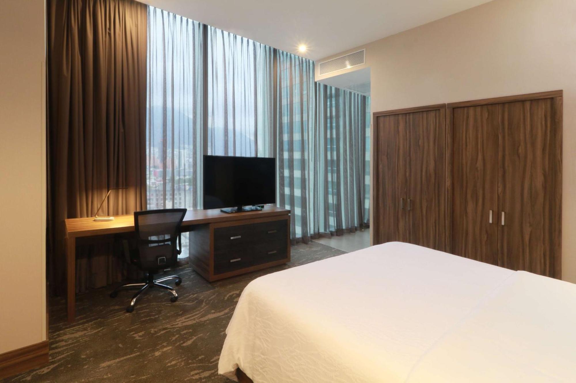 Hilton Garden Inn Monterrey Obispado Экстерьер фото